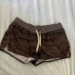 Vuori Brown Athletic Shorts Elastic Waistband